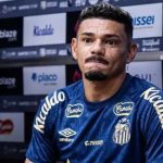 Tiquinho Soares foi anunciado oficialmente pelo Santos. Foto: Raul Baretta