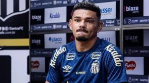 Tiquinho Soares foi anunciado oficialmente pelo Santos. Foto: Raul Baretta