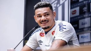 Tiiquinho Soares é o novo reforço do Santos. Foto: Raul Baretta.