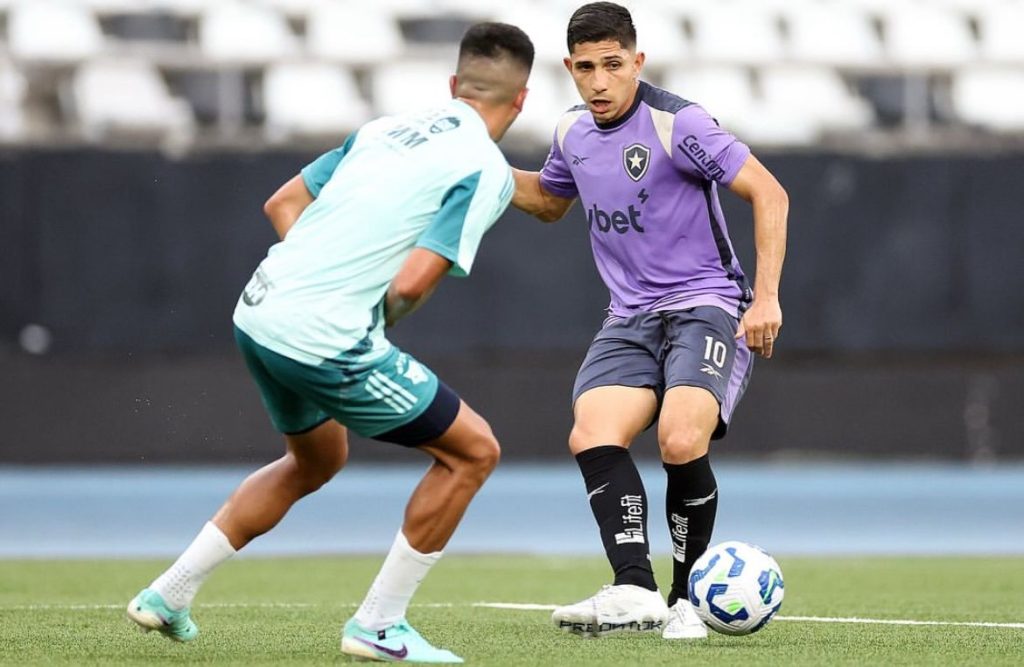 Savarino da show em jogo treino do Botafogo. Foto: Vitor Silva