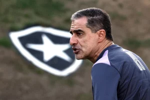 Renato Paiva, técnico do Glorioso. Foto: Vitor Silva