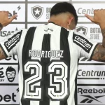 Apresentacao de Santiago Rodriguez do Botafogo no Estadio Nilton Santos. 14 de Marco de 2025, Rio de Janeiro, RJ, Brasil. Foto: Vitor Silva/Botafogo.