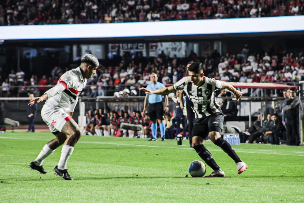 Savarino em ação com a camisa do Botafogo. Foto: Guilherme Eduardo.