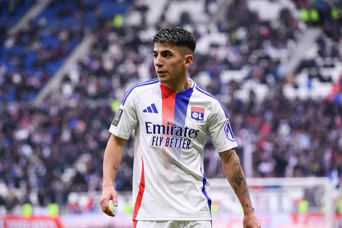 Thiago Almada em ação pelo Lyon. Foto: Divulgação.