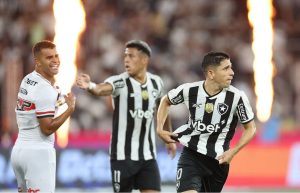 Botafogo e São Paulo ficam no empate no Nilton Santos. Foto: Vitor Silva.