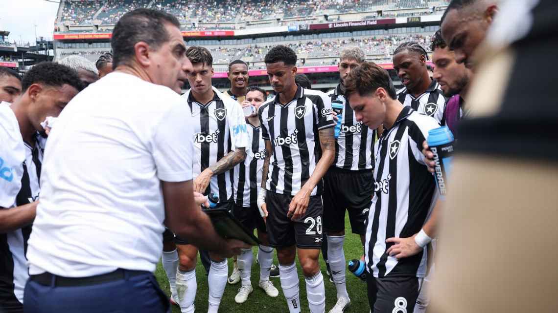 “A diretoria ficou enfurecida”: Motivo da demissão de Renato Paiva é exposto no Botafogo