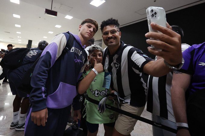 Botafogo em campo, emoção marca início contra o Corinthians no Nilton Santos - Meu Botafogo