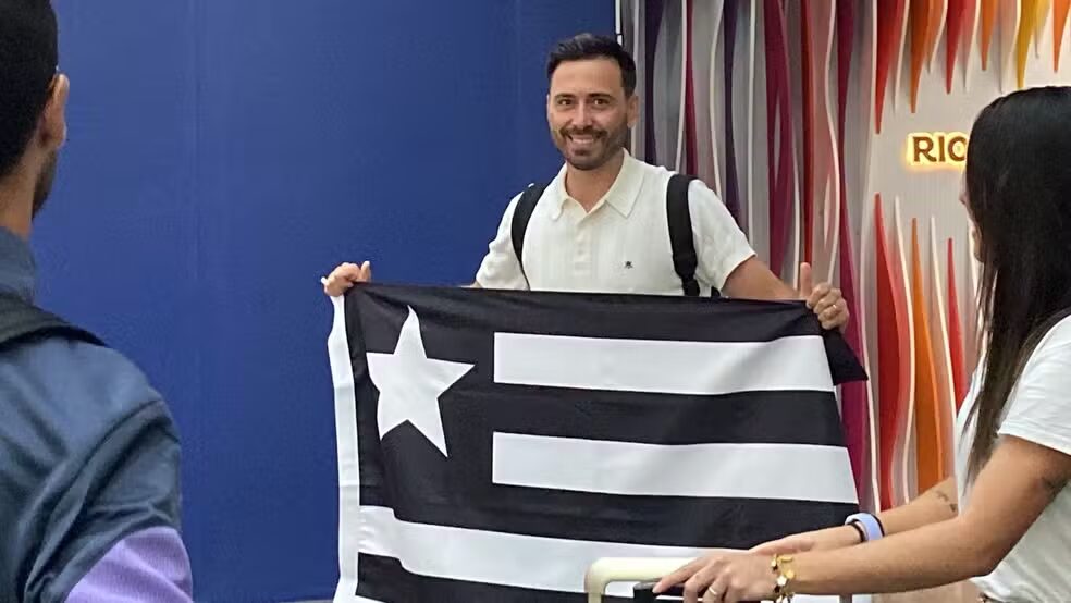 Botafogo: Ancelotti desembarca e já fala como treinador do Fogão nesse 08/7 “Muito feliz, muito feliz. Obrigado!” - Meu Botafogo