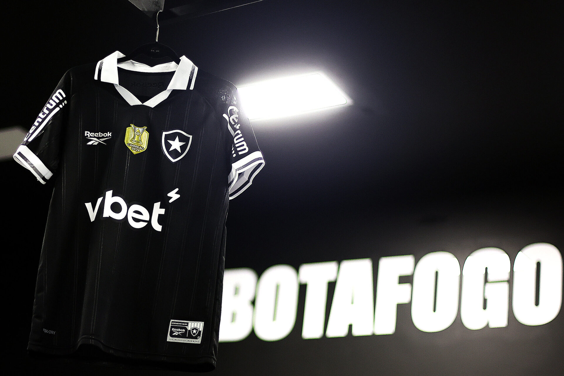 Botafogo fecha com zagueiro no finalzinho do mercado da bola 2025. - Meu Botafogo