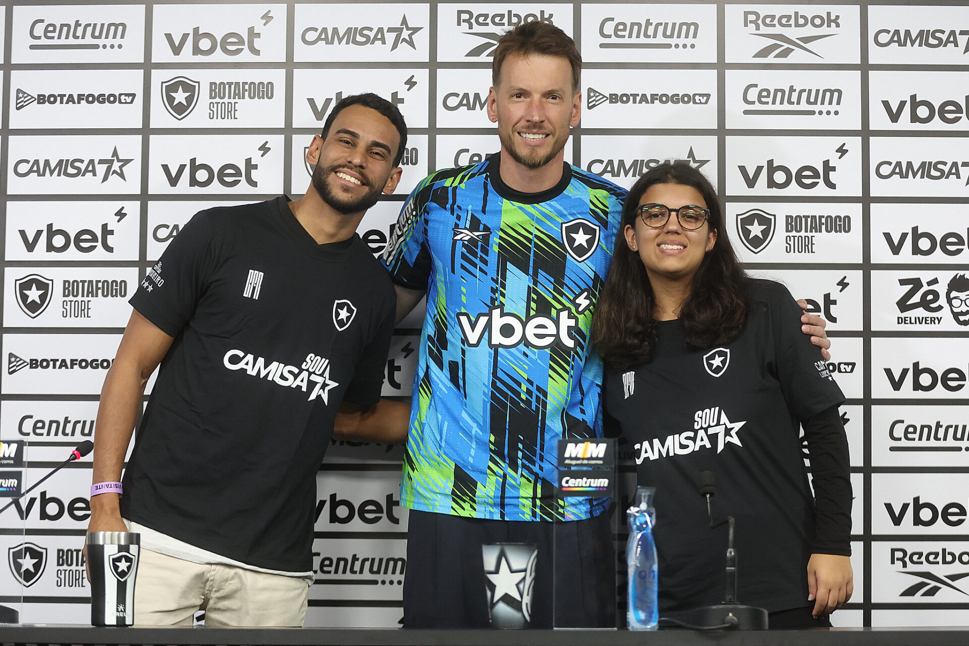 Botafogo apresenta Neto, 