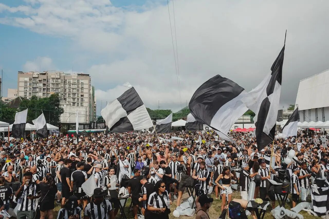 Escândalo financeiro de 2025: Textor entrega Botafogo nas mãos do magnata grego - Meu Botafogo