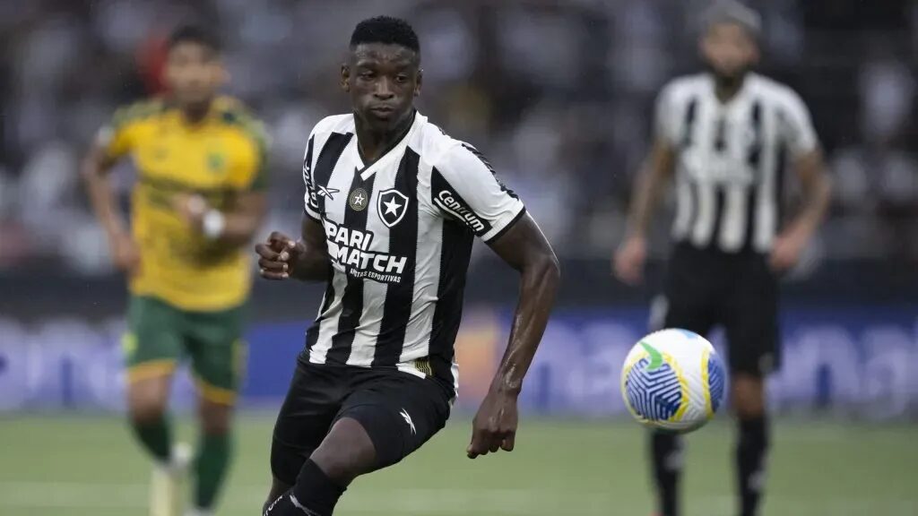 Botafogo fortalece vínculo com Luiz Henrique em homenagem especial - Meu Botafogo
