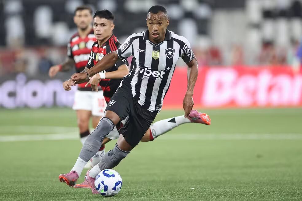 Botafogo sofre e vê o Flamengo crescer no Brasileirão 2026 