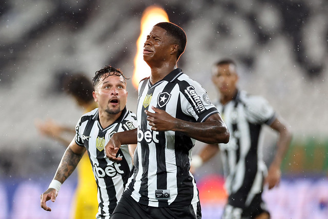 Em noite de Kadir, Botafogo vira nos acréscimos e consegue mais 3 pontos no Brasileirão - Meu Botafogo