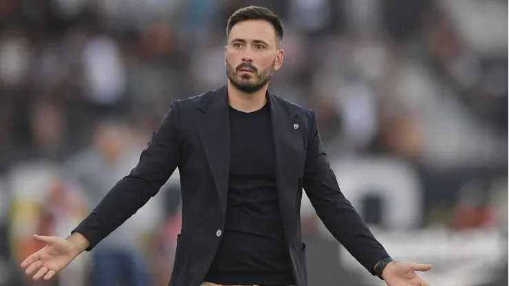 Jogador titular pode desfalcar o Botafogo no restante da temporada; problema para Ancelotti - Meu Botafogo