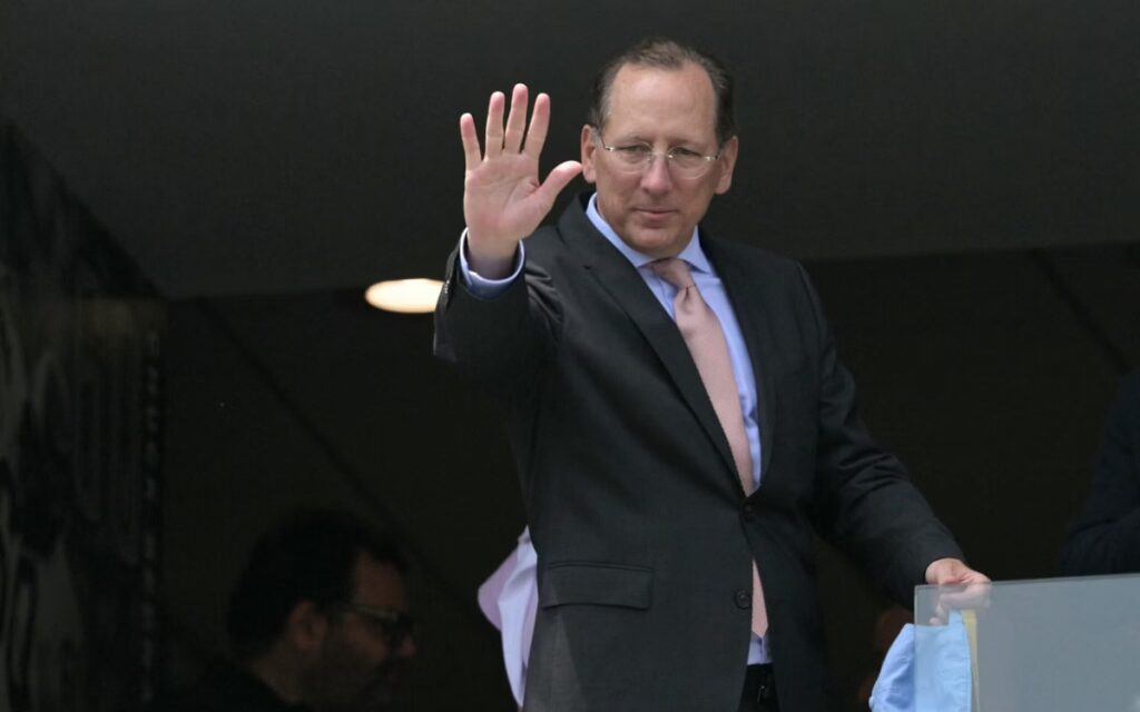 john-textor-destitui-investidores-e-presidente-do-lyon-do-conselho-da-eagle-entenda