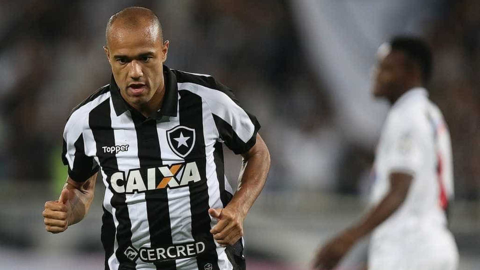 Mercado agitado: Ex- Botafogo, Roger Silva acerta com gigante da Série B - Meu Botafogo